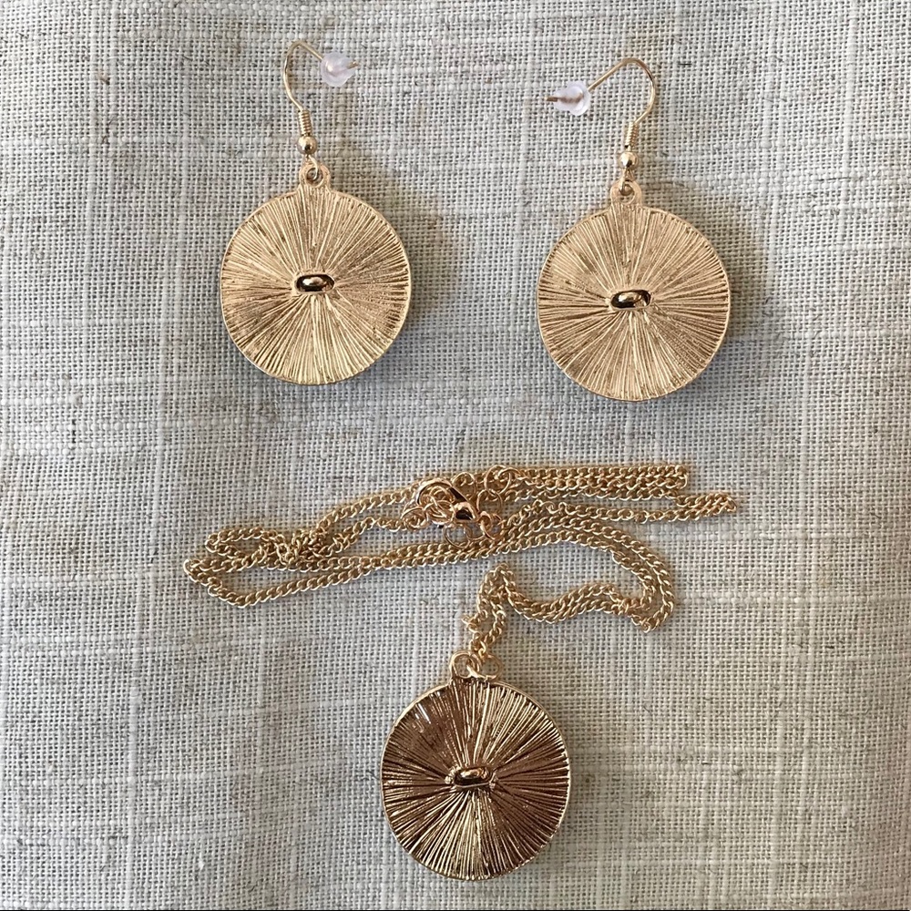 Queen Bee Necklace and Earrings Jewelry Set - Picture 2 of 4